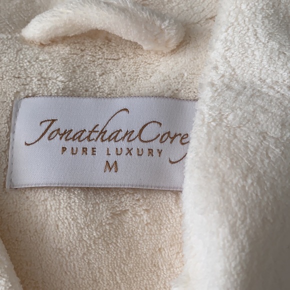 Robe - Picture 2 of 3